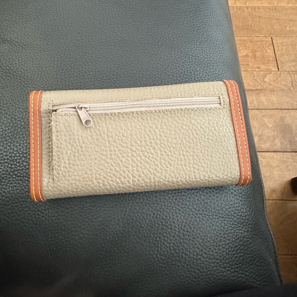 Dooney & Bourke Wallet - Picture 3 of 6